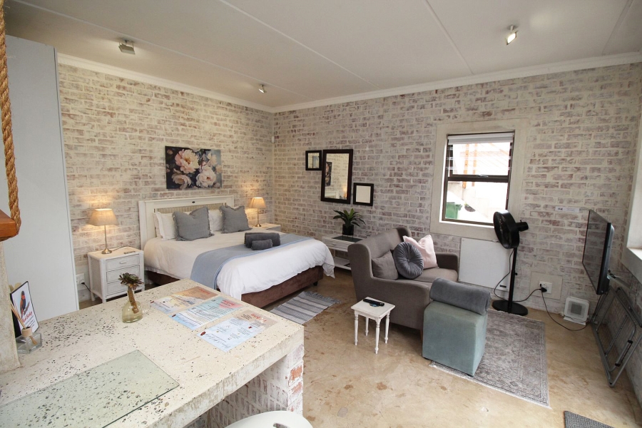 5 Bedroom Property for Sale in Middedorp Western Cape